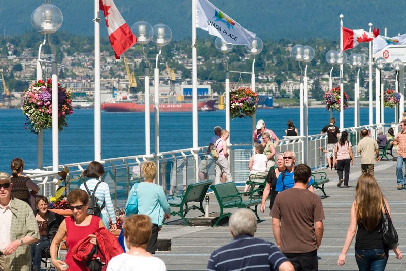 ¿Cuánto gasta en promedio un turista en Canadá?